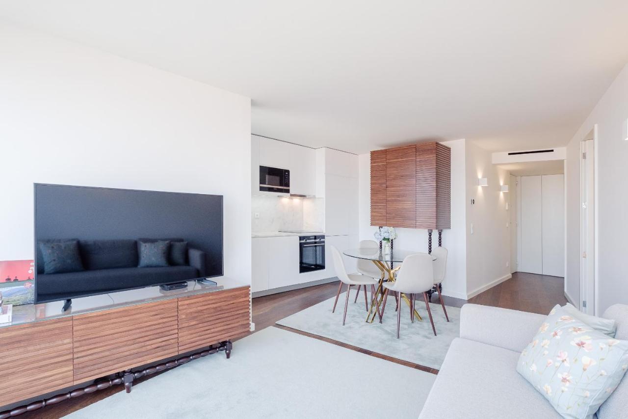 Boutique Rentals- Bliss By The Sea Apt- Ocean Views In Foz Beach Porto Luaran gambar